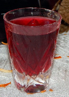 zdjęcie gotowego nalewki wódki na berberysu