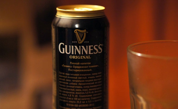 piti Guinnessovo pivo