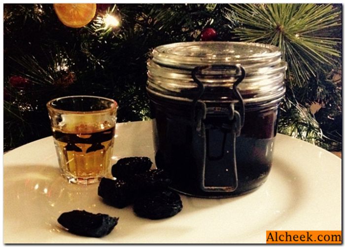 Przepisy domu brandy ze śliwek z bimbru i wódki