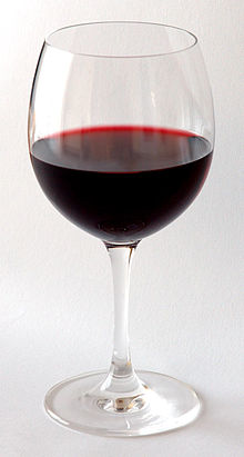 червоне виноградне вино фото
