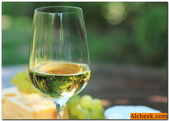 Recepti belo hišno vino je piti belo vino in belo vino, kot je naredil