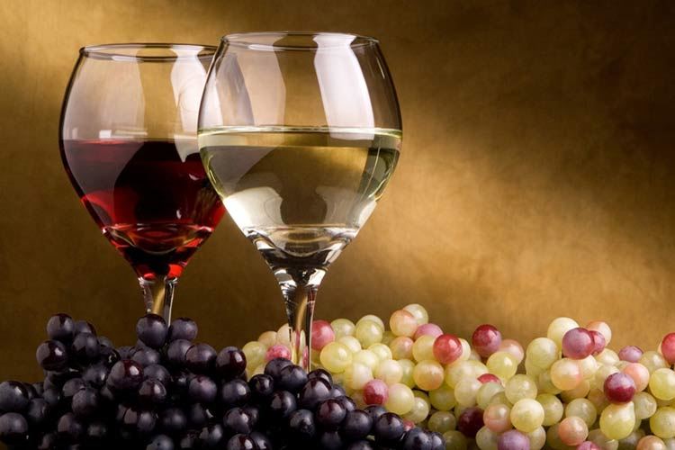 Jak czyścić domowe wino z olejów fuzlowych Jak czyścić wino z olejów fuzlowych w domu