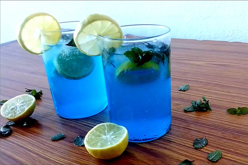 Безалкохолни коктел Плава лагуна: 2 домаћа рецепта