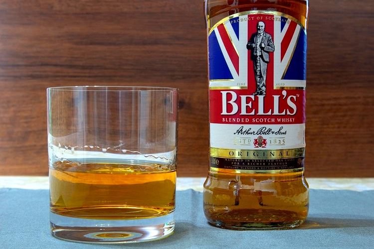 Whisky Bell's (Bells): cum beau și ce interferează cu scotch scotch