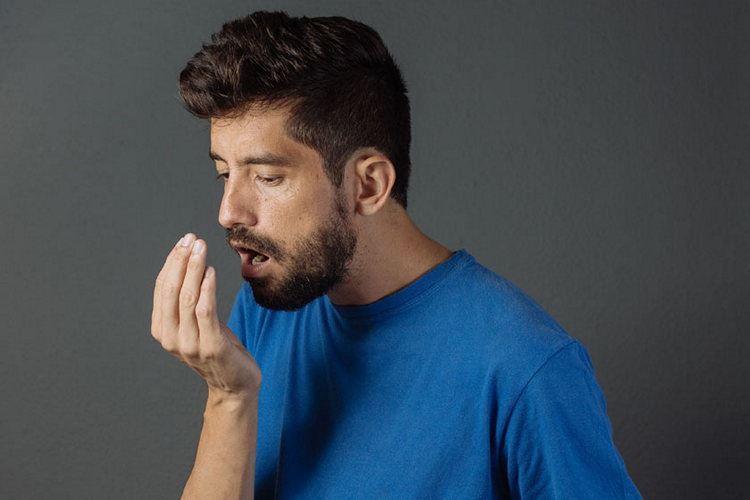 Kako se znebiti vonja po dimu: 20 hitrih in učinkovitih načinov za odstranjevanje vonja po alkoholu iz ust