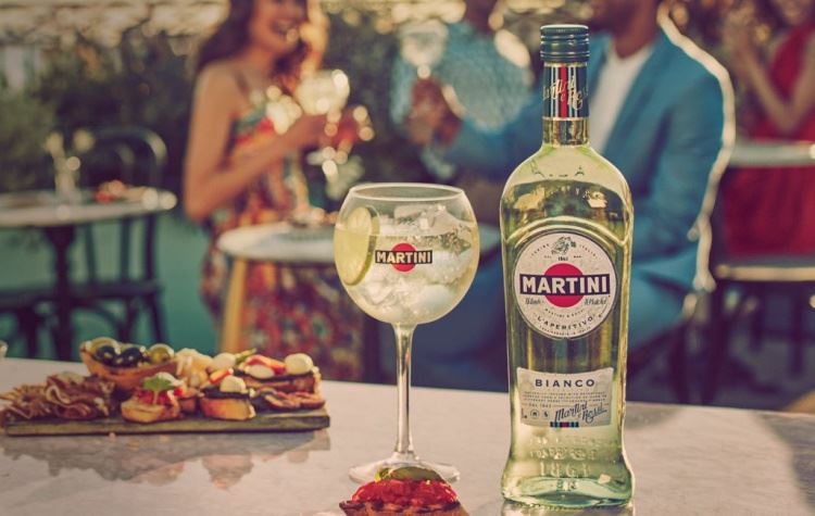 Martini Bianco: što piti i što jesti