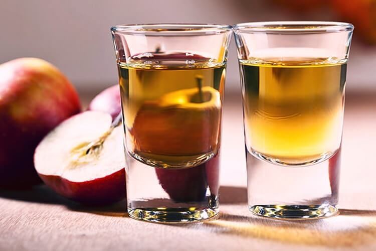 Moonshine na jabolkih: preprost recept za kašo iz jabolk in jabolčnega soka