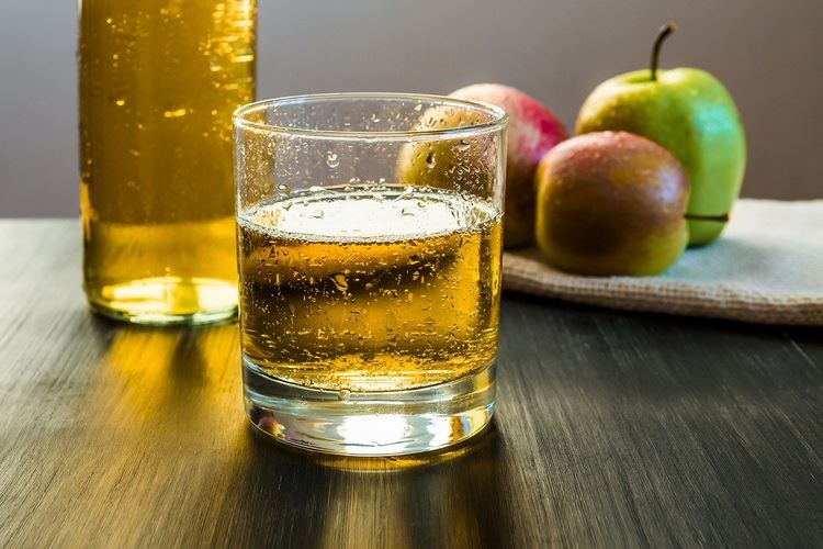 Wino z soku jabłkowego: 7 prostych domowych przepisów ze szczegółowym opisem