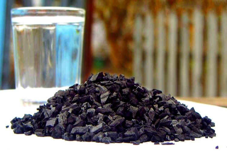 Очищення самогону кокосовим вугіллям в домашніх умовах: коли і як правильно робити вугілля