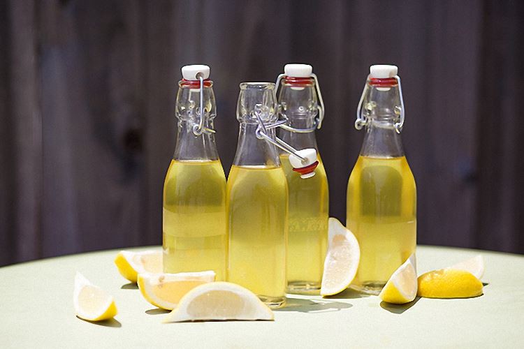 Настоянка на лимоні на спирту