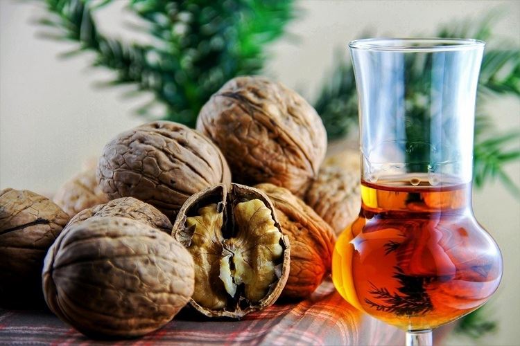 Tinktura z ořechových mezistěn: recepty na alkohol