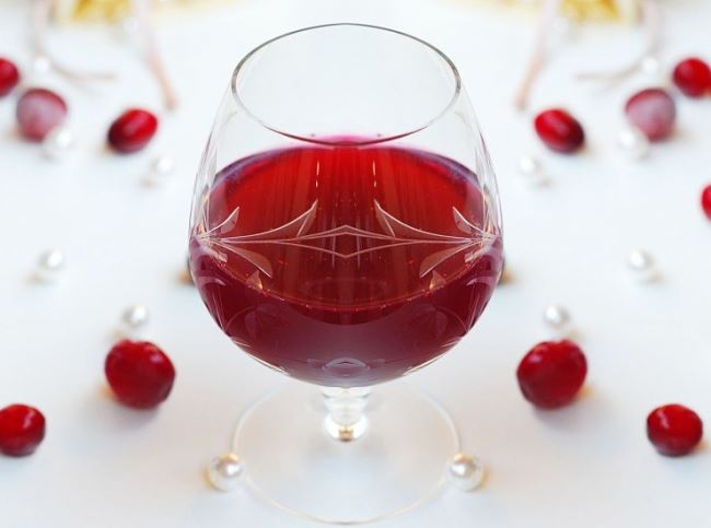 Tinctură de lingonberry cu vodcă sau alcool: rețetă de tinctură de lingonberry de casă