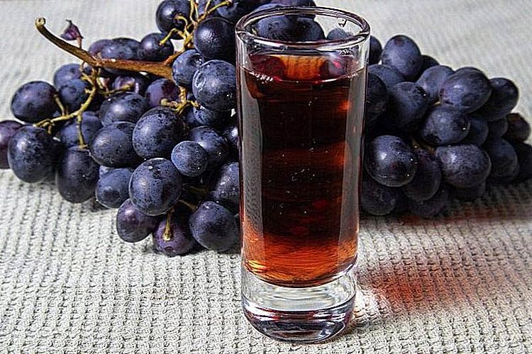 Likier winogronowy: 9 prostych domowych przepisów