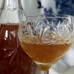 Recept za kuhalne drozge iz medu, marmelade in sladkor