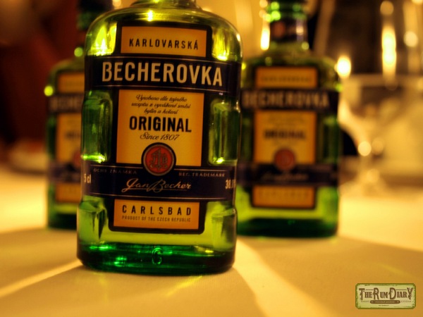 Какво е Becherovka и как да го пия