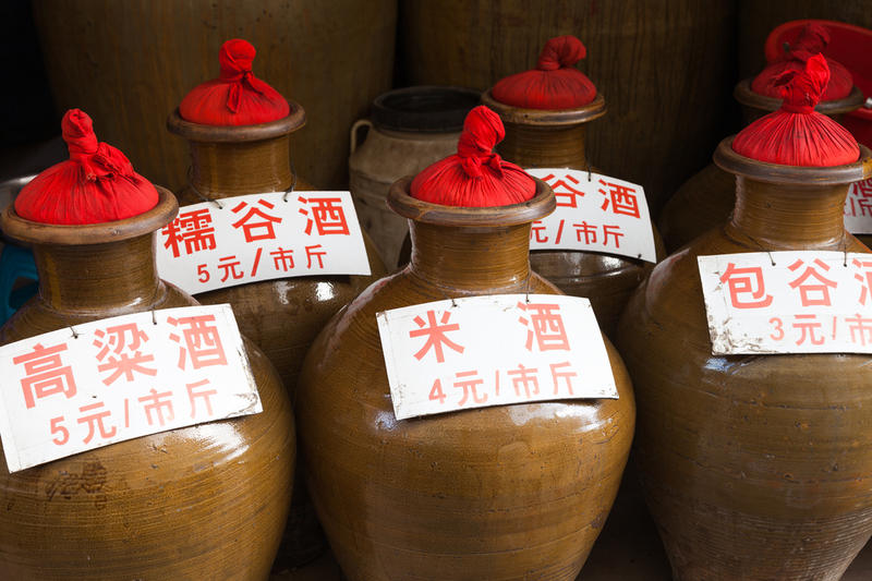 Slika posode za staranje kitajski vodko