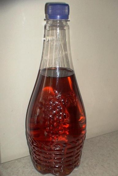 photo wina w butelce z tworzywa sztucznego