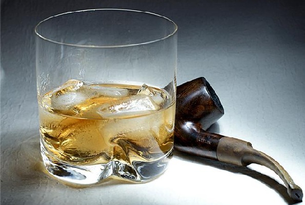 fotografie whisky a soda