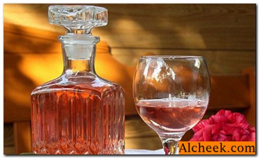 Alkoholne iz cvetnih listov Rose Bengal doma: recepti, kako bi okusne pijače