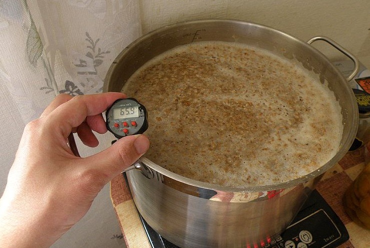 Zdjęcie scukrzanie proces mąki żytniej do bimbru