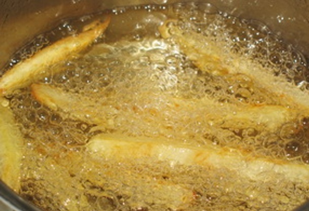 фото процесу обсмажування картоплі фрі