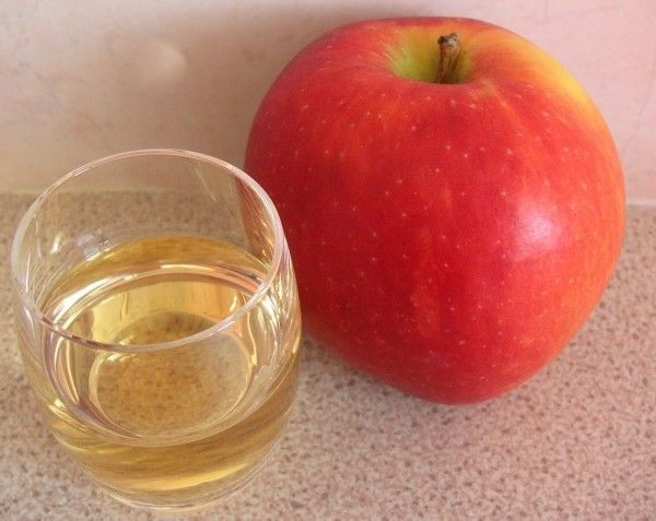Apple likér s vodkou a alkoholu