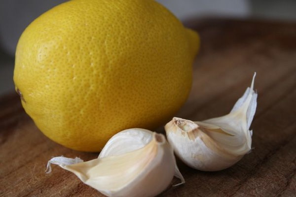 Tinktura z česneku s citronem: vodka s medem, kontraindikace, recenze