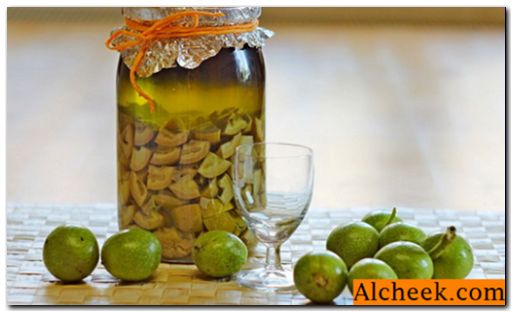 Рецепти настоянок з молодих зелених горіхів на горілці і спирті
