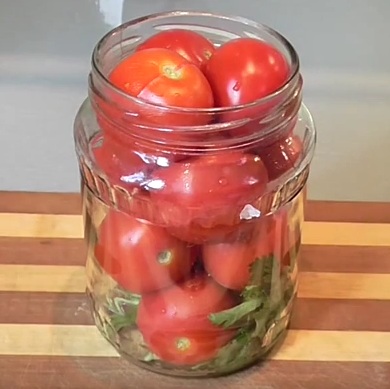 słoiki z pomidorami zdjęcia przed ochroną